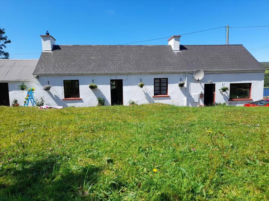 Granny'S Cottage, A Lovely Lakeside Cottage Donegal Town Extérieur photo