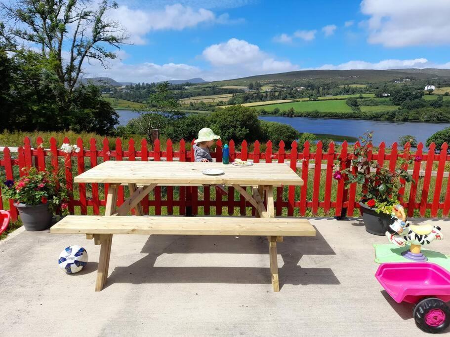 Granny'S Cottage, A Lovely Lakeside Cottage Donegal Town Extérieur photo