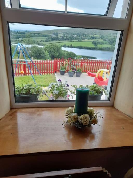 Granny'S Cottage, A Lovely Lakeside Cottage Donegal Town Extérieur photo